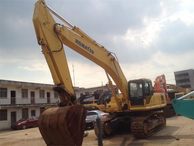 Komatsu PC450-7 For Sale – 2010 Japanese Excavator- Front right side  view