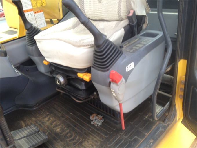Komatsu PC450-7 For Sale – 2010 Japanese Excavator - Cabin view