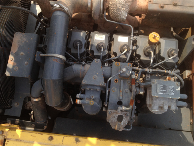 Komatsu PC450-7 For Sale – 2010 Japanese Excavator - Engine view