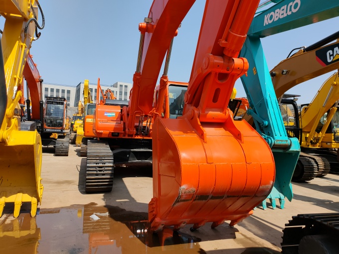 Doosan DX420 For Sale – 2022 Model Excavator in Excellent Condition