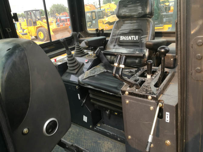 Shantui Bulldozer SD22 for sale – 2023 model, made in China, in excellent condition