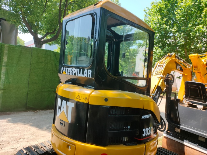 Cat 303C CR Excavator For Sale in excellent working condition, made in Japan
