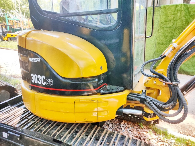 Cat 303C CR Excavator For Sale in excellent working condition, made in Japan