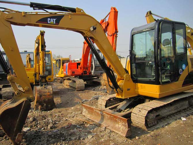 Cat 305.5 mini excavator for sale in excellent condition, Japan-made 2007 model