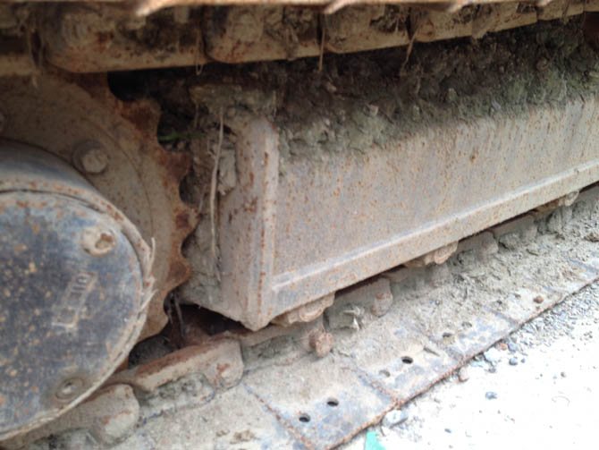 Caterpillar Cat 306 mini excavator for sale in excellent condition, 2012 model, Japan-made, priced FOB Shanghai.