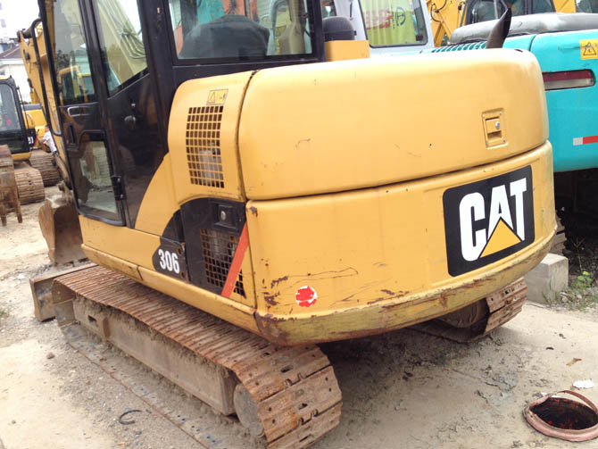Caterpillar Cat 306 mini excavator for sale in excellent condition, 2012 model, Japan-made, priced FOB Shanghai.
