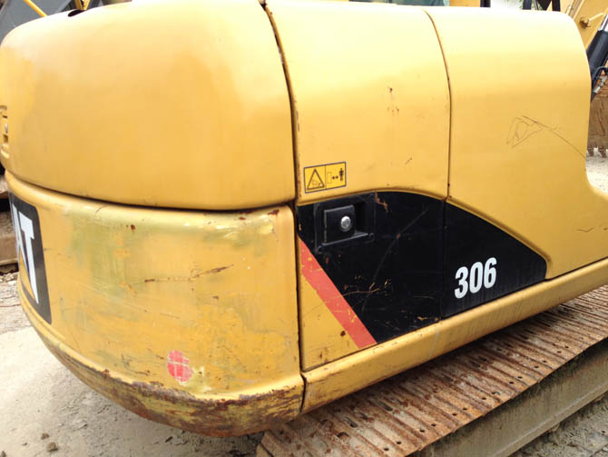 Caterpillar Cat 306 mini excavator for sale in excellent condition, 2012 model, Japan-made, priced FOB Shanghai.