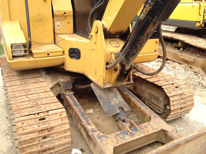 Caterpillar Cat 306 mini excavator for sale in excellent condition, 2012 model, Japan-made, priced FOB Shanghai.