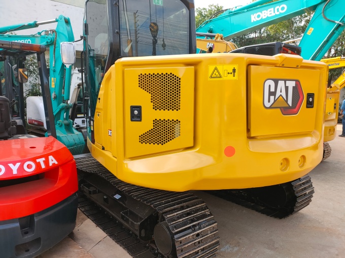 Cat 307.5 excavator for sale made in Japan with nice track shoes and blade