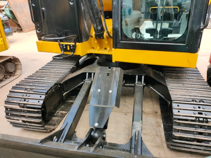 Cat 307.5 excavator for sale made in Japan with nice track shoes and blade