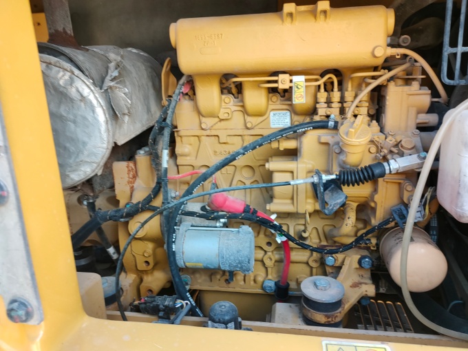 Cat 307.5 excavator for sale made in Japan with nice track shoes and blade