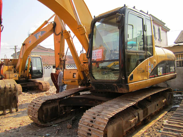 Original Cat 320C excavator in excellent working condition with original paint.