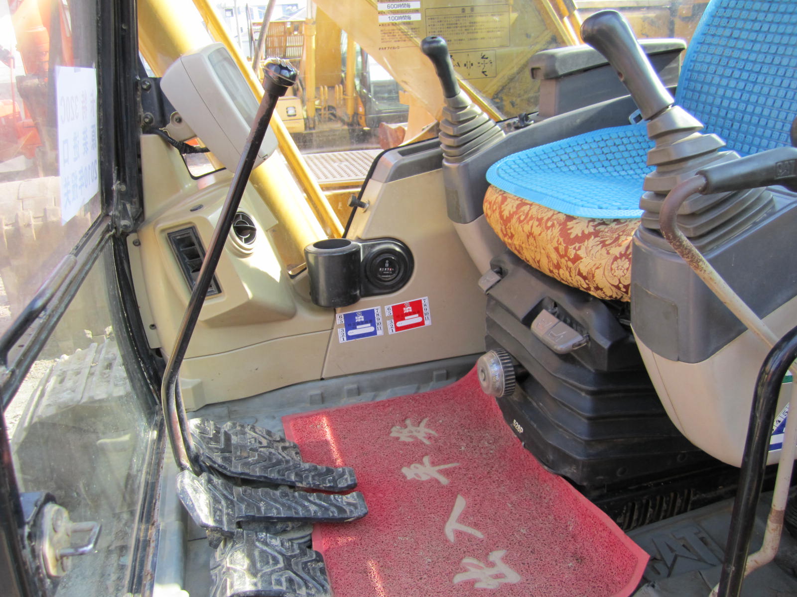 Original Cat 320C excavator in excellent working condition with original paint.