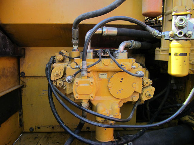 Original Cat 320C excavator in excellent working condition with original paint.