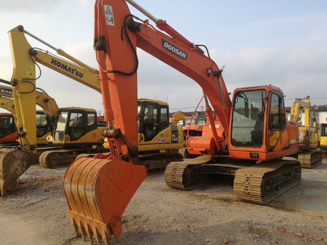 Doosan DH150LC-7 For Sale 2013 model excavator made in South Korea