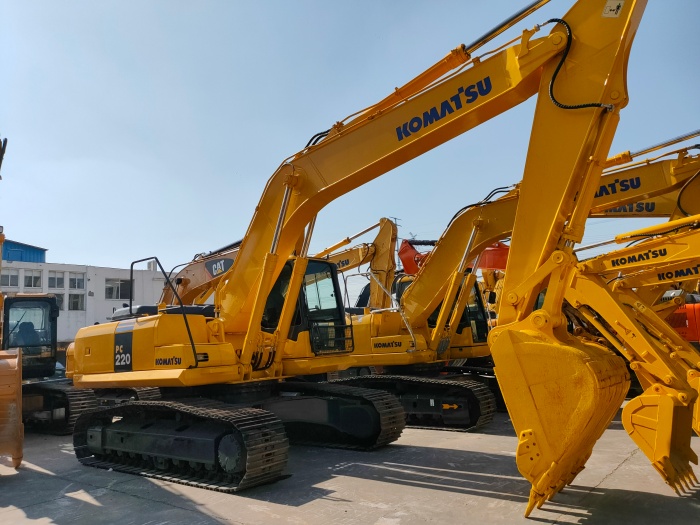Komatsu PC220-7 excavator for sale, made in Japan, year 2007