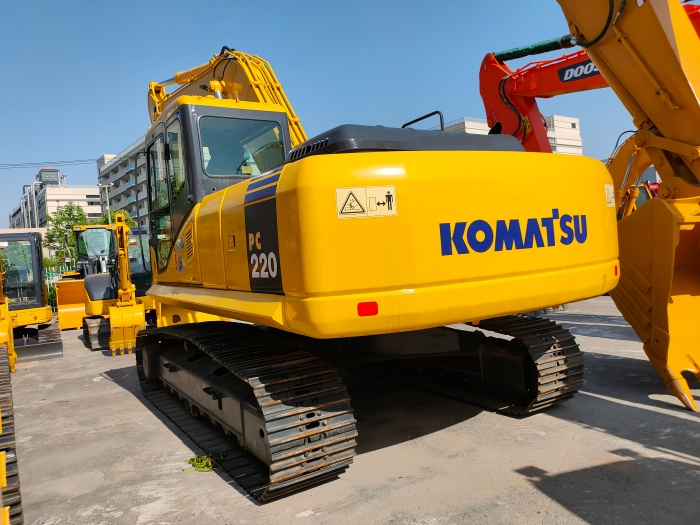 Komatsu PC220-7 excavator for sale, made in Japan, year 2007