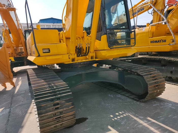 Komatsu PC220-7 excavator for sale, made in Japan, year 2007