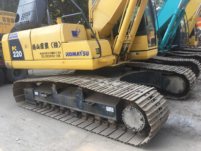 Original Komatsu PC220-8 excavator for sale, 2012 model, made in Japan