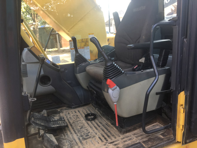 Original Komatsu PC220-8 excavator for sale, 2012 model, made in Japan