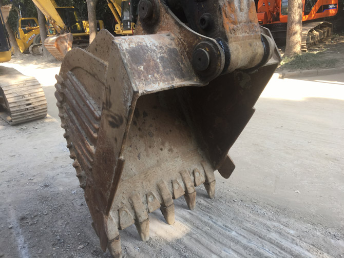 Original Komatsu PC220-8 excavator for sale, 2012 model, made in Japan