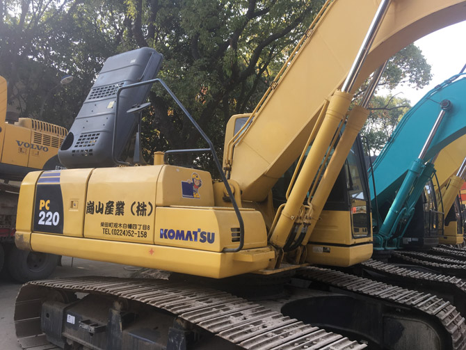 Original Komatsu PC220-8 excavator for sale, 2012 model, made in Japan