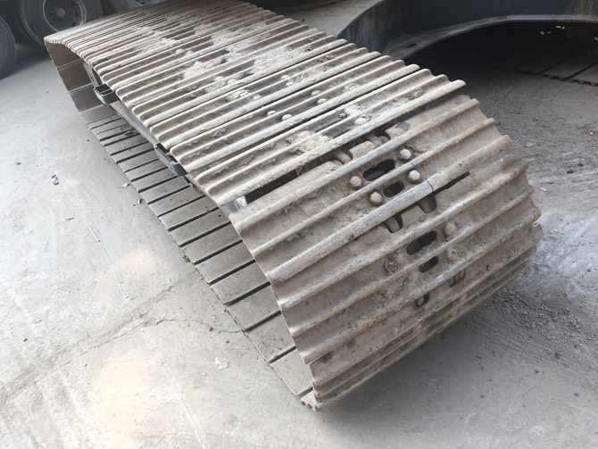 Original Komatsu PC220-8 excavator for sale, 2012 model, made in Japan