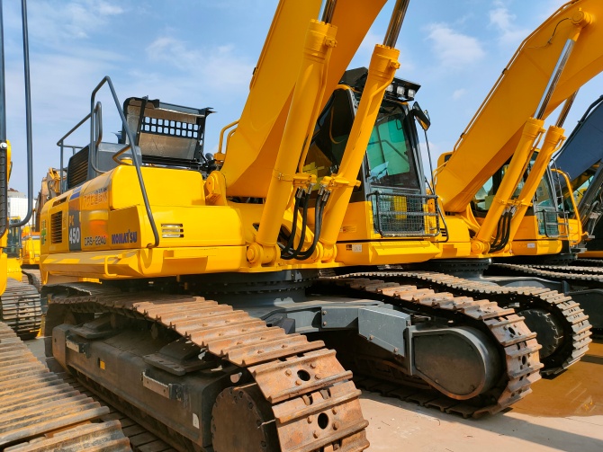 Komatsu PC450-8 Excavator For Sale with low hours and excellent working condition