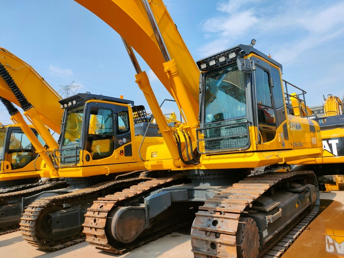 Komatsu PC450-8 Excavator For Sale with low hours and excellent working condition