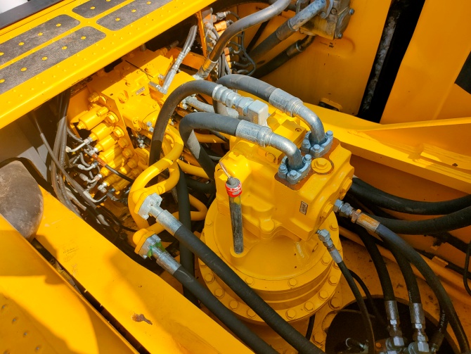 Komatsu PC450-8 Excavator For Sale with low hours and excellent working condition