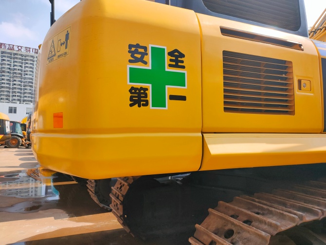 Komatsu PC450-8 Excavator For Sale with low hours and excellent working condition