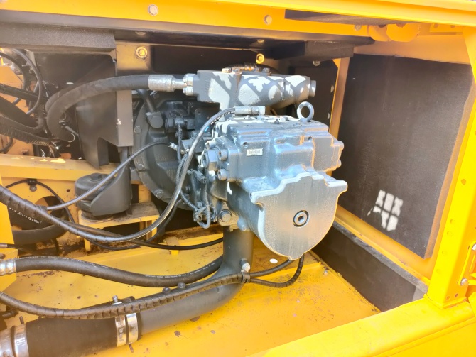 Komatsu PC450-8 Excavator For Sale with low hours and excellent working condition