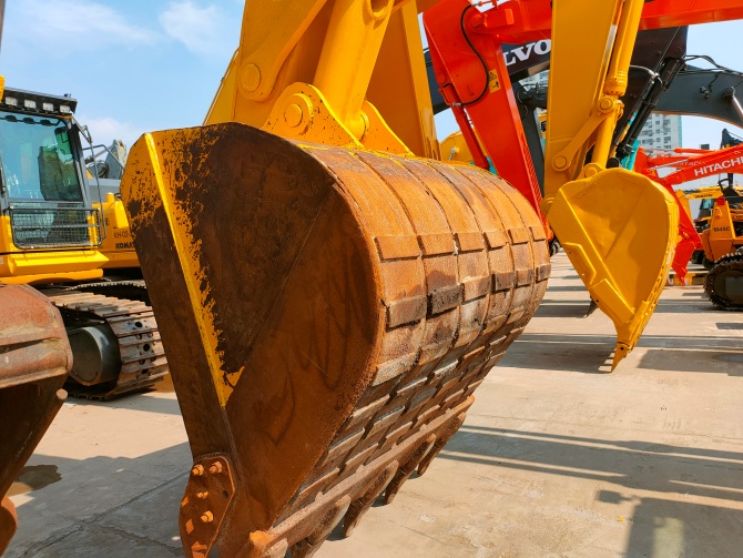 Komatsu PC450-8 Excavator For Sale with low hours and excellent working condition