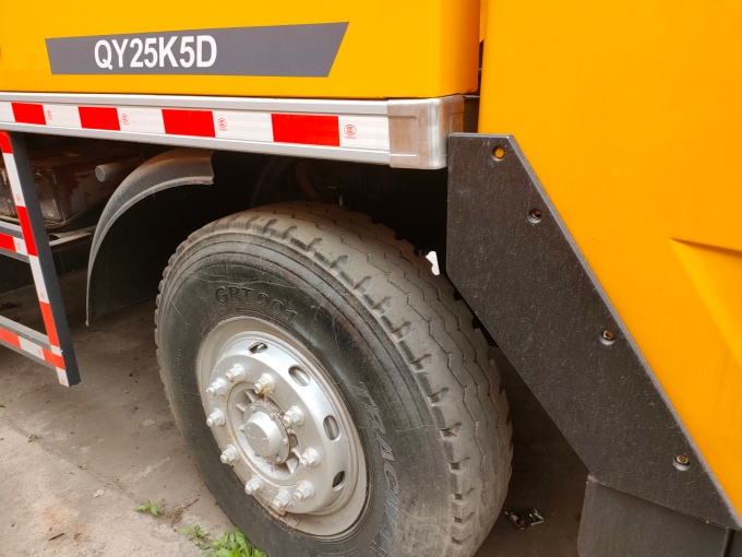 XCMG Crane QY25K For Sale with five-section boom and 25-ton lifting capacity