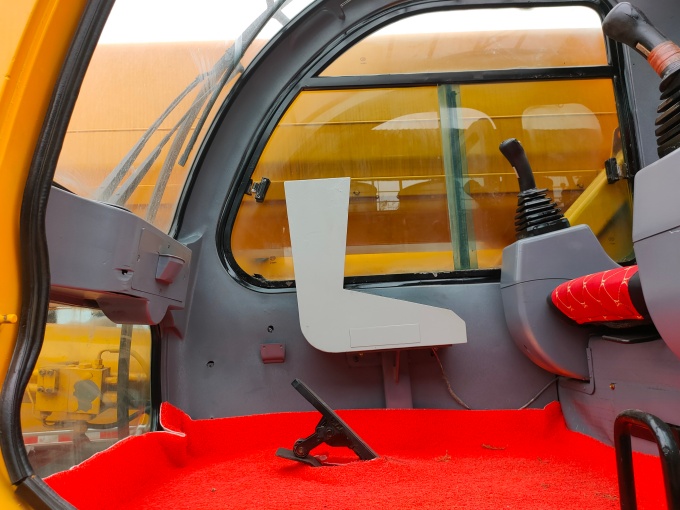 XCMG Crane QY25K For Sale with five-section boom and 25-ton lifting capacity