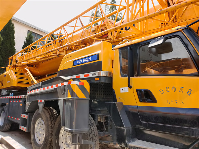 XCMG 80t Truck Crane For Sale with Five-Section Boom
