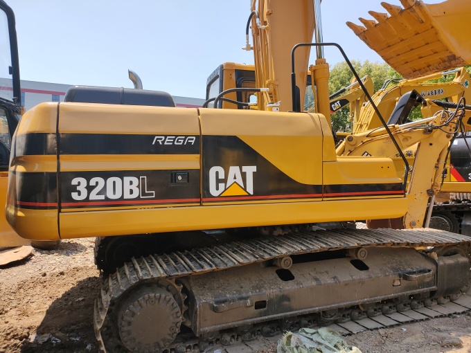Cat 320BL Excavator for Sale powered by Cat 3066 engine, 2000 model