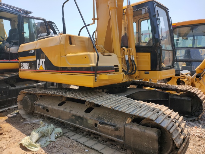 Cat 320BL Excavator for Sale powered by Cat 3066 engine, 2000 model