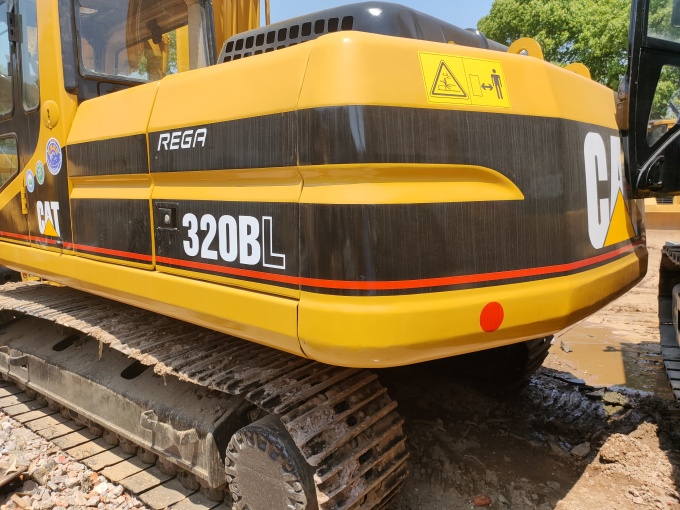 Cat 320BL Excavator for Sale powered by Cat 3066 engine, 2000 model