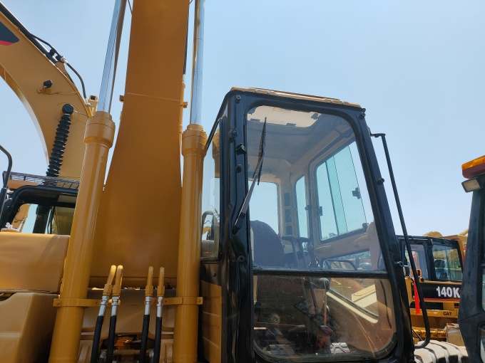 Cat 320BL Excavator for Sale powered by Cat 3066 engine, 2000 model