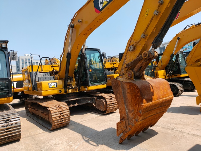 Caterpillar 320GC For Sale 2021 model original excavator made in Japan