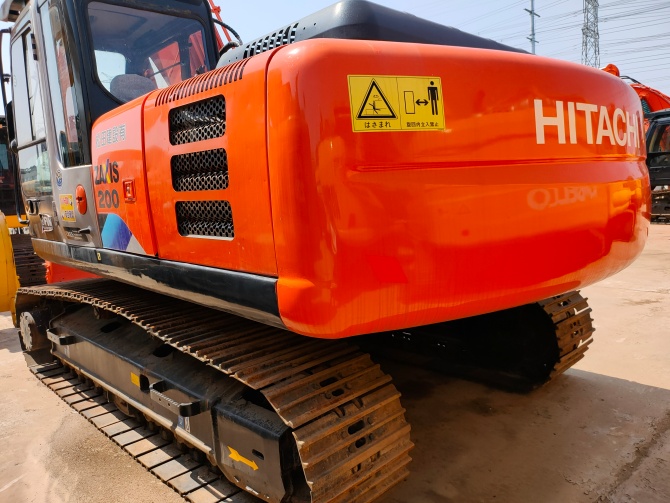 Hitachi ZX200 excavator 2012 model made in Japan in excellent working condition