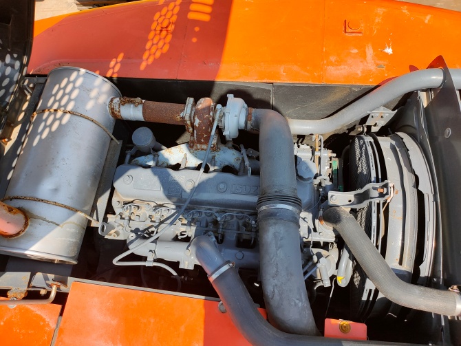 Hitachi ZX200 excavator 2012 model made in Japan in excellent working condition