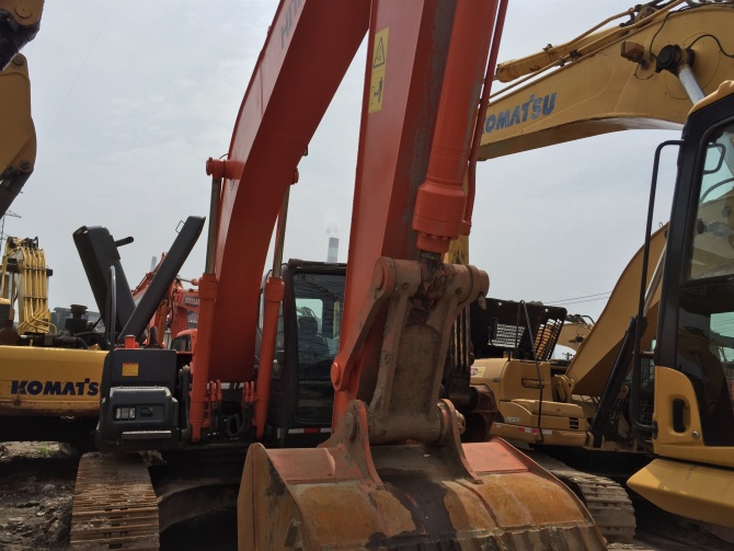 Hitachi ZX240 Excavator For Sale 2012 Model Made in Japan in Excellent Working Condition