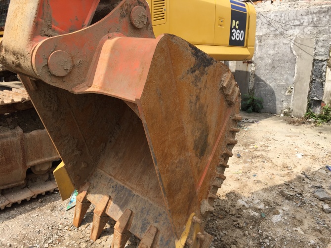 Hitachi ZX240 Excavator For Sale 2012 Model Made in Japan in Excellent Working Condition