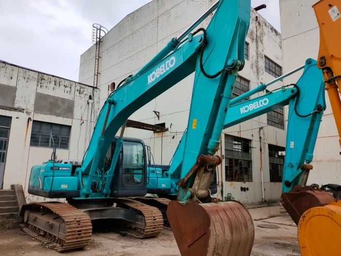 Kobelco SK210LC-8 excavator for sale, 2013 model, original paint, made in Japan