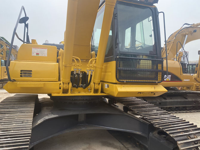 Komatsu PC220 Excavator For Sale made in Japan