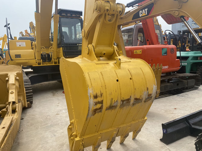 Komatsu PC220 Excavator For Sale made in Japan