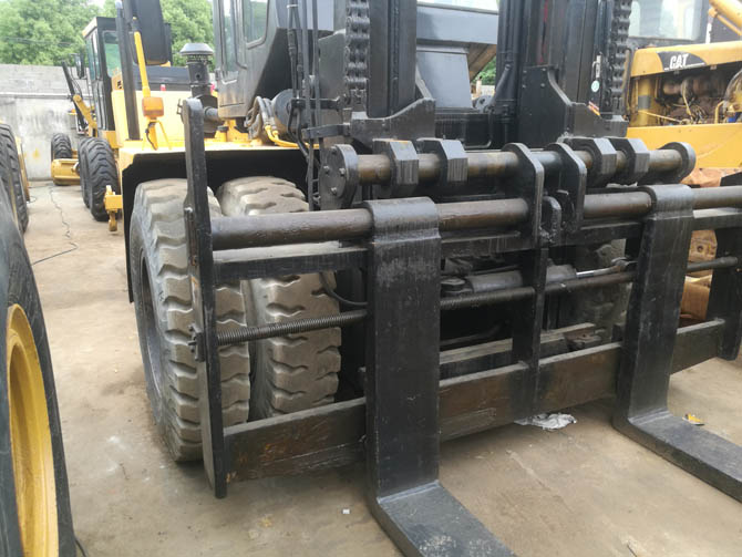 TCM FD200 20 ton forklift for sale in excellent working condition