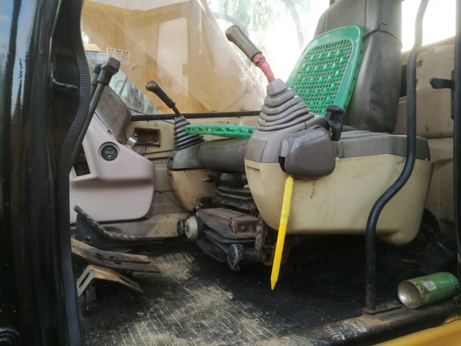 1998 Japan made Cat 320B excavator for sale in China in excellent working condition